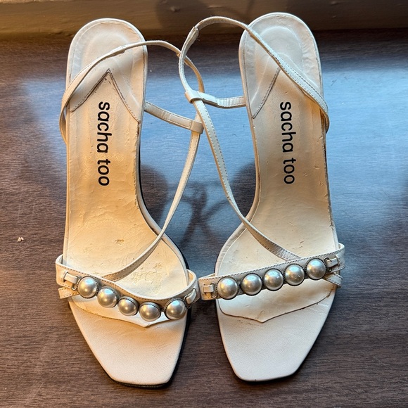 VTG Pearl adorned stiletto heels - Picture 3 of 3